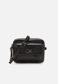 Calvin Klein RE-LOCK CAMERA BAG - Bandolera - black