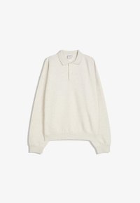 Camiseta polo bej deschis cu mâneci lungi, cu un guler, trei nasturi și manșete ribbate. Textură moale, cu o croială lejeră și fără modele vizibile.