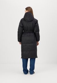 KARL LAGERFELD REVERSIBLE LONG  - Páperový kabát - black
