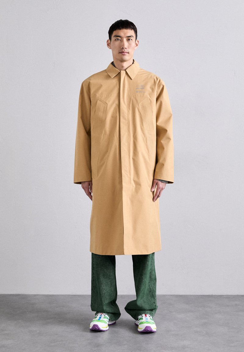 MM6 Maison Margiela SALOMON - Αδιάβροχο μπουφάν - iced coffee