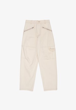 Pantalones cargo beige hechos de algodón. Cuenta con dos bolsillos frontales con cremallera, un bolsillo lateral tipo cargo y un diseño de pierna ancha con corte recto.