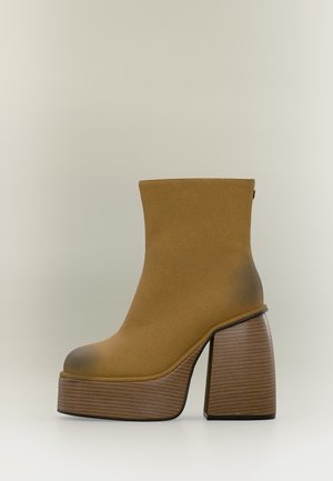 Buffalo, HEART BOOTIE STACK - Боти - cognac