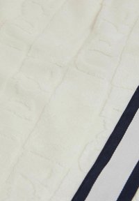 Reiss REGULAR FIT SALINA biały