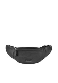Czarna skórzana saszetka na biodra z zamykaną na zamek przednią kieszenią, o zaokrąglonym kształcie, gładkiej fakturze i wytłoczonym logo. W komplecie regulowany pasek.