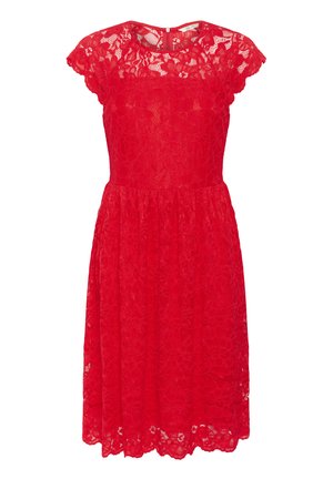 Sarkana mežģīņu kleita ar pieguļošu augšdaļu un izplestu svārku. Ar kapaka piedurknēm, apaļu dekoltē un ziedu mežģīņu rakstu visā kleitā.