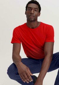 hessnatur REGULAR  - T-shirt basic - rot