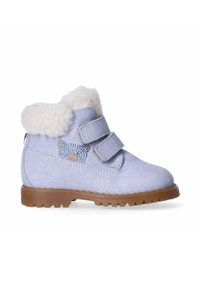 Lichtblauwe suède enkellaars met nep-bont kraag, twee klittenbandsluitingen en een berenontwerp versierd met strass-steentjes aan de buitenkant.