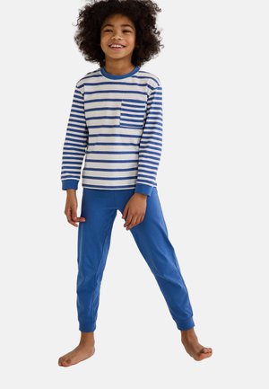 Haut à rayures à manches longues avec une poche et un pantalon de pyjama bleu. Les deux sont en tissu doux, avec des rayures horizontales bleues et blanches.