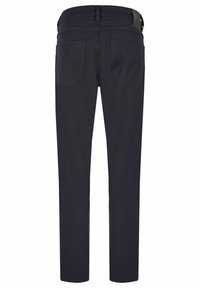 Pantalons bleu marine foncé avec une coupe droite. Fabriqués en denim, avec deux poches arrière et une texture lisse. Coutures discrètes en accent.