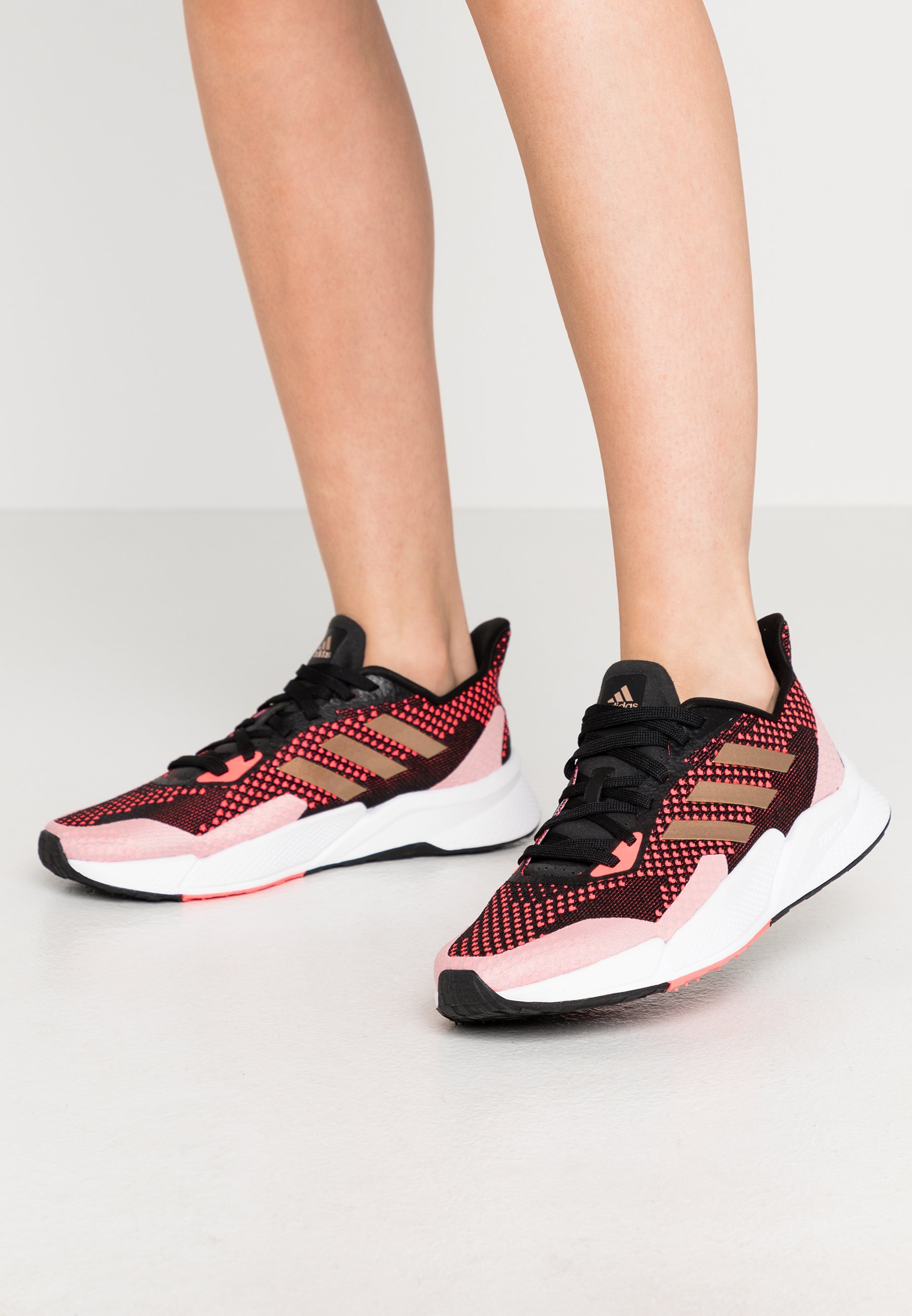Svarte adidas Sneakers | Sko til Dame | Sneakers og sko på adidas Originals SLEEK Joggesko core blacksuper pink