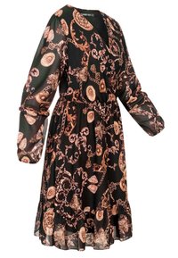 Rochie neagră cu mâneci lungi, având un model floral și de lanț în aur rose. Realizată dintr-un material ușor, cu talie strânsă.