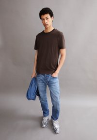 ARMEDANGELS JAAMES - Basic T-shirt - earth