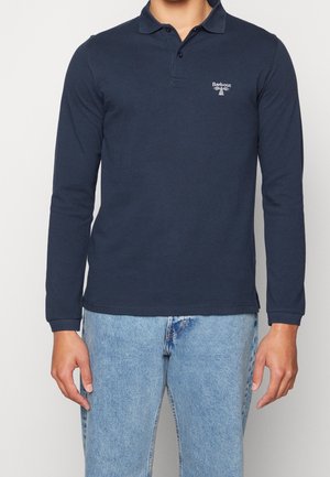 Polo à manches longues bleu marine avec un col et un logo brodé subtil sur la poitrine gauche, fabriqué en coton doux.