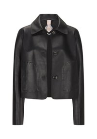 Schwarze Lederjacke mit Kragen, Knopfleiste vorne und zwei großen Taschen. Glatte Textur mit tailliertem Schnitt und langen Ärmeln.