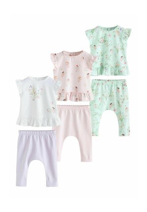 Set aus fünf Kinderoutfits mit Blumenmustern, Rüschenärmeln und Pastellfarben. Beinhaltet Oberteile und passende Unterteile in verschiedenen Farbtönen.