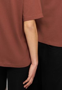 YOURTURN UNISEX - Βασικό μπλουζάκι - cappuccino