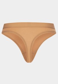 Tan thong ondergoed met een zachte, gladde stof, elastische tailleband en minimalistisch ontwerp met stikseldetails.