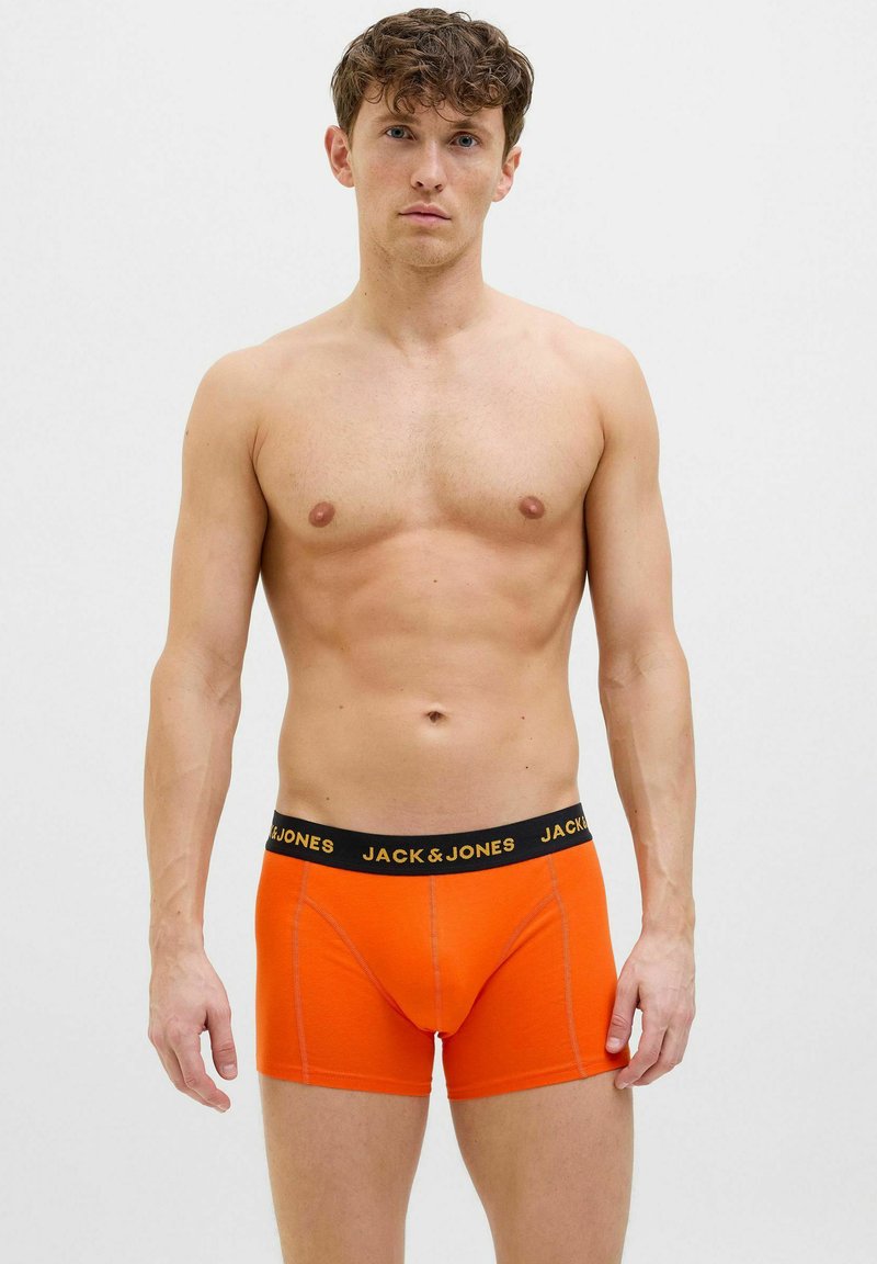 Orange Boxershorts mit schwarzem Bund und "JACK & JONES"-Logo, aus weichem Stoff, figurbetontem Design und kontrastierenden Steppdetails.