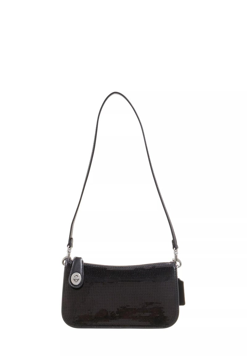 Schwarze, strukturierte Handtasche aus glänzendem Material mit einem langen Tragegurt, Reißverschluss und einem runden Metallelement an der Seite.