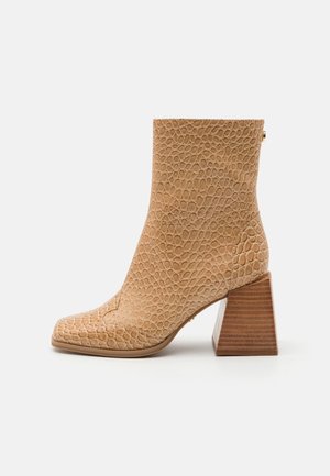 Steve Madden DUCHESS - Kotníkové boty - tan