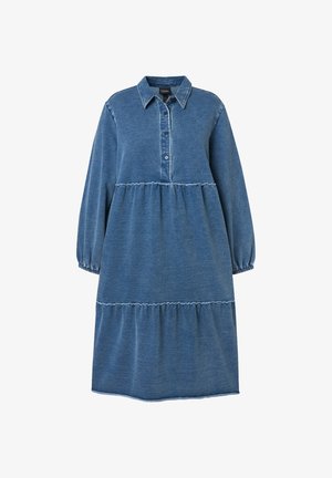 Džínová košilová šaty s límečkem, dlouhými rukávy, knoflíkovou légou a volánkovým tiered lemem v středně modré barvě.