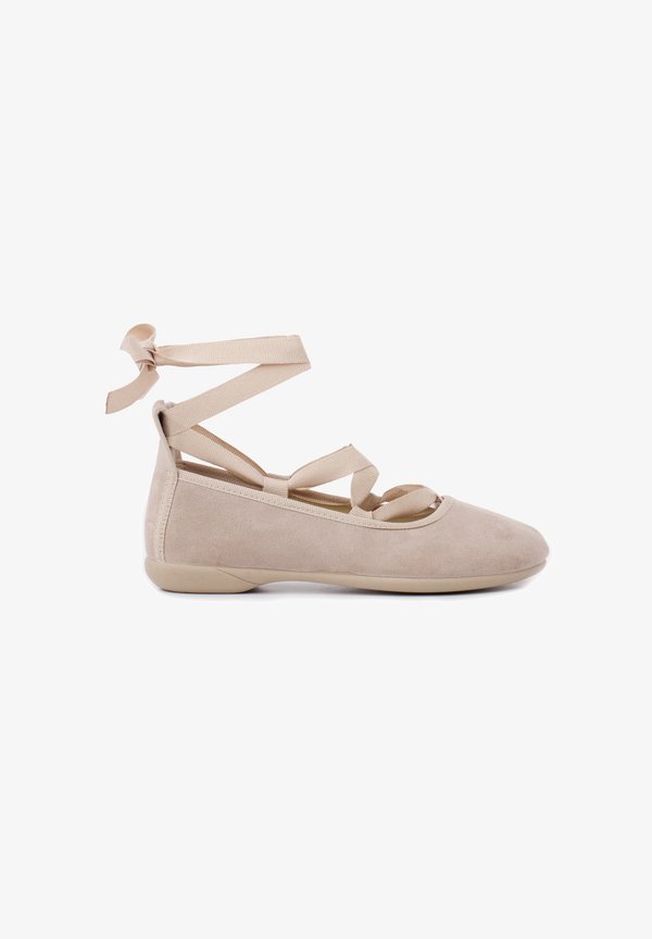 EFECTO ANTE CINTAS – Riemchenballerina – beige