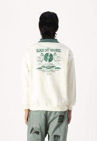 Kaotiko - THE BLACK CAT ANGELS UNISEX - Sweatshirt - ivory/green Thumbnail Image 1