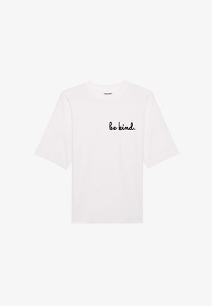 T-shirt en coton blanc à manches courtes, avec un texte imprimé noir "sois gentil" sur le côté supérieur gauche. Design simple et coupe décontractée.