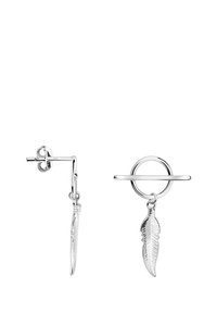 Örhängen i sterlingsilver med en fjädrande design, med en post och cirkulär accent. Fjädern är detaljerad och har en texturerad yta.