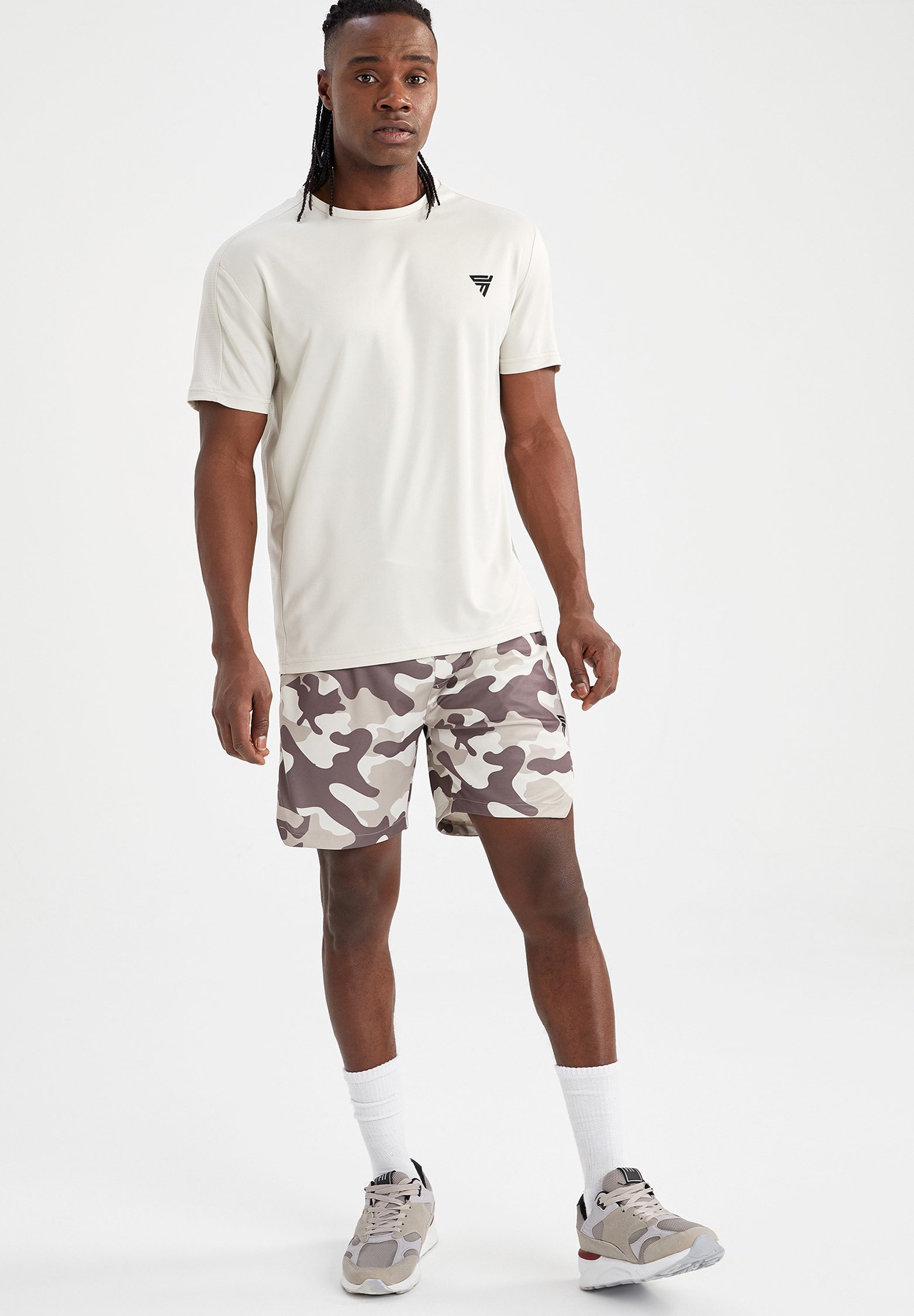 DeFacto SLIM FIT - Pantalón corto de deporte - beige - Zalando.es