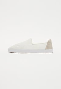 Nevybrané, white