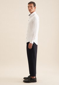 Seidensticker SLIM - Camicia elegante - white