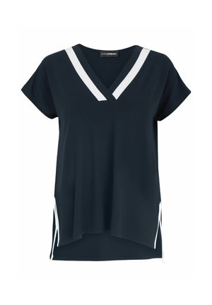 Marineblaues Kurzarmoberteil mit V-Ausschnitt, weißen Streifendetails am Ausschnitt und an den Seiten, lockerer Passform, Saum mit längerem Rückenteil.