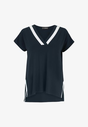 Marineblaues Kurzarmoberteil mit V-Ausschnitt, weißen Streifendetails am Ausschnitt und an den Seiten, lockerer Passform, Saum mit längerem Rückenteil.
