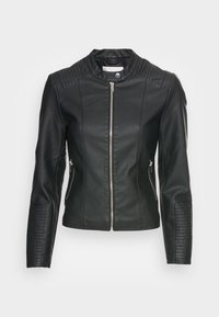 Svart läderjacka med hög kollare, dragkedjestängning och vadderade detaljer på axlar och armbågar. Har två sidofickor med dragkedja.