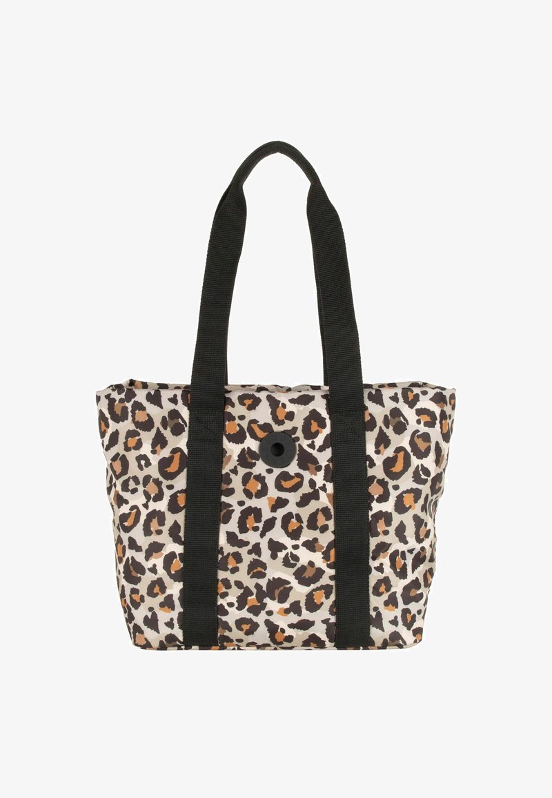 Taška s leopardím potiskem vyrobená z odolné látky, s černými popruhy a kulatým zapínáním na knoflík na přední straně.