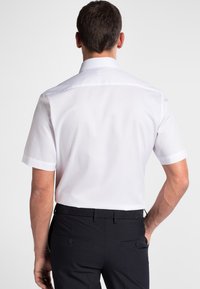 Eterna Camicia Da Uomo A Maniche Corte Modern Fit Rosa 1098 C181 51