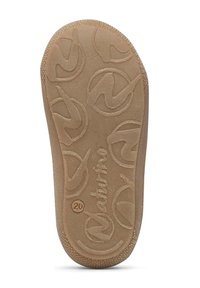 Gumová podrážka v béžové barvě, s texturovaným povrchem a kruhovými vzory, s vyraženým názvem značky "Naturino" blízko okraje.