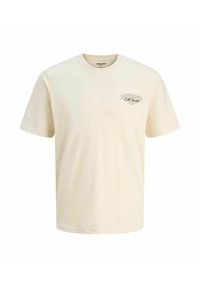 Cremefarbendes Baumwoll-T-Shirt, kurzärmlig, Rundhalsausschnitt, mit kleinem, gedrucktem Logo auf der Brust in Dunkelgrau. Glatte Textur, lässiges Design.