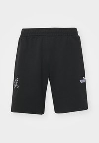 Shorts neri di cotone con vita elasticizzata, caratterizzati dal logo Puma bianco e da un design decorativo sulla gamba sinistra. Tessuto morbido, lunghezza fino al ginocchio.