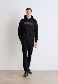 Calvin Klein BOX STRIPED LOGO HOODIE - Kapucni - black