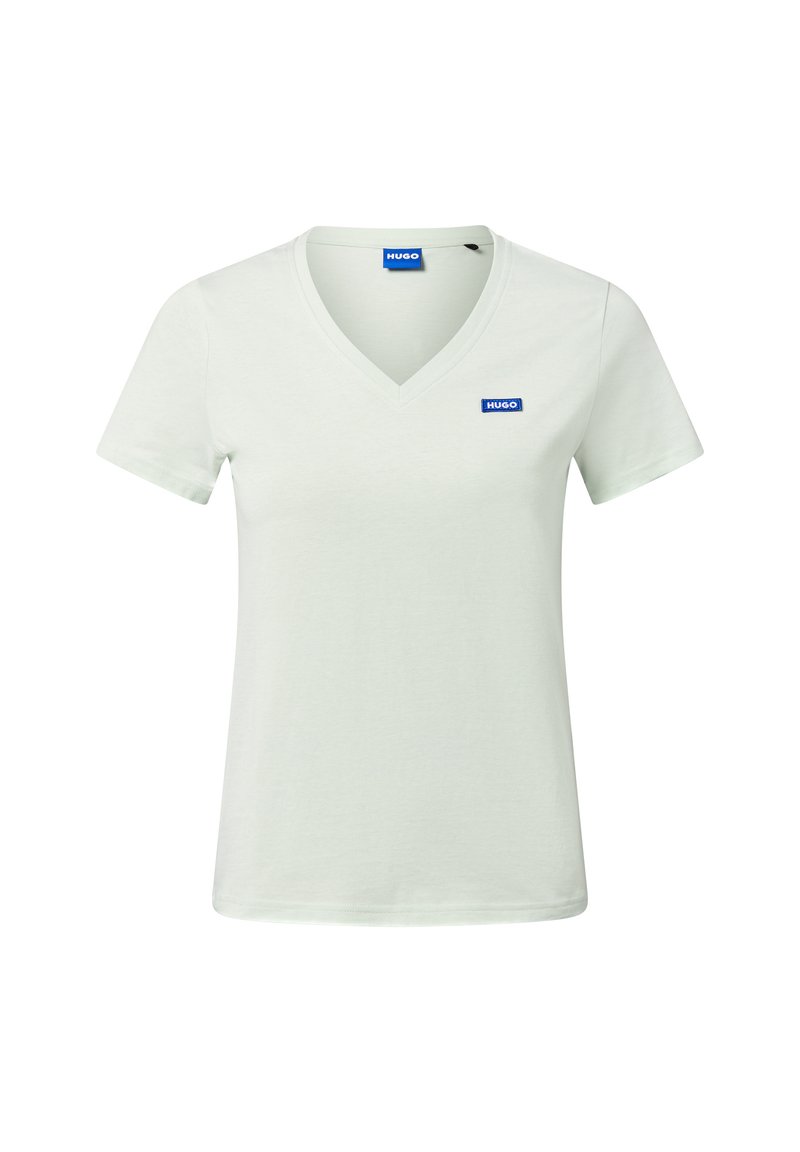 Jasnozielona koszulka z dekoltem w serek, wykonana z miękkiej bawełny. Posiada krótkie rękawy oraz małe niebieskie logo "HUGO" po lewej stronie, w pobliżu dekoltu.