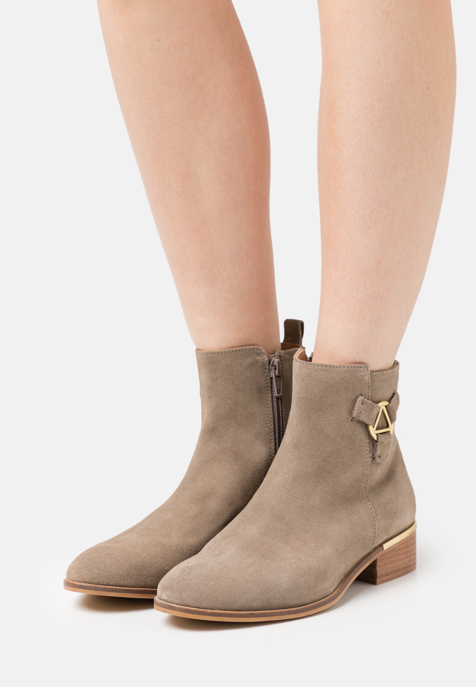 bottines taupe