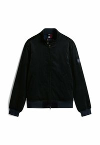 Chaqueta bomber azul marino con cuello alto, cierre frontal, bolsillos laterales, puños de canalé y un pequeño parche de logo en el hombro izquierdo.