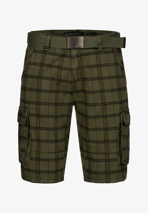 Grüne karierte Cargo-Shorts mit Seitentaschen und einem passenden grünen Stoffgürtel mit Metallschnalle.