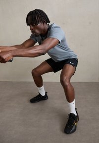 Nike Performance TOTALITY - Sports shorts - black/white