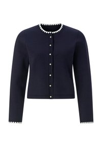Námornícky modrý kardigán s dlhými rukávmi, okrúhlym výstrihom, vlnkovaným bielym lemom a perlovými gombíkmi po celej prednej strane. Hladká pletená textúra.
