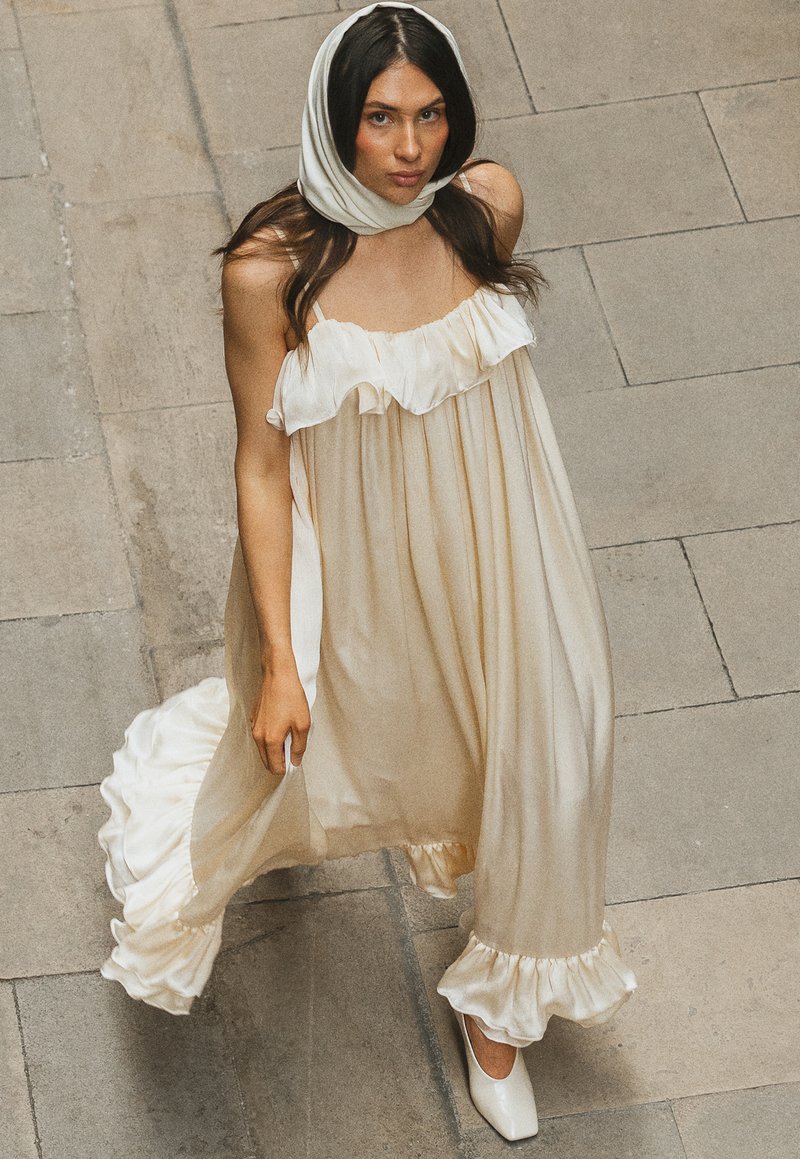 beige ruffle dress NA-KD VOLUME MAXI - Robe de cocktail Womens dresses