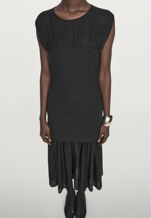 Massimo Dutti Vardagsklänning - black