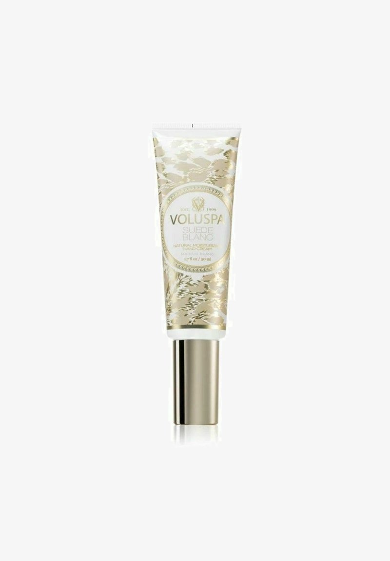Voluspa Suede Blanc håndcreme i en dekorativ gylden og hvid tube. Har en pumpe-dispenser og et elegant blomstermønster. Kapacitet på 50 ml.
